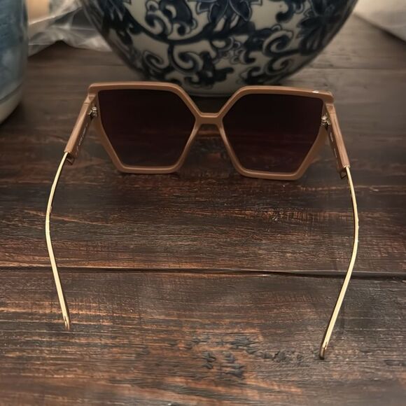 Quay Hotel Lobby sunglasses - Picture 6 of 8